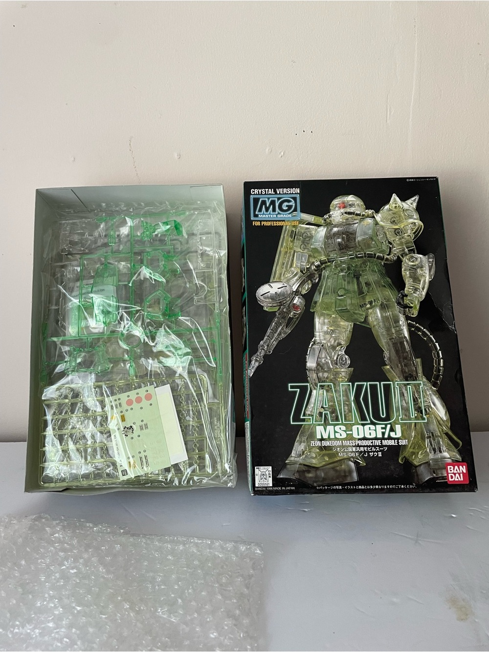 Model kit CRYSTAL bandai zaku II ms-06f/j new in box 1/100
